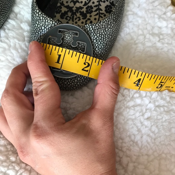 Tory Burch flats in grey stingray size 7 - Picture 7 of 7